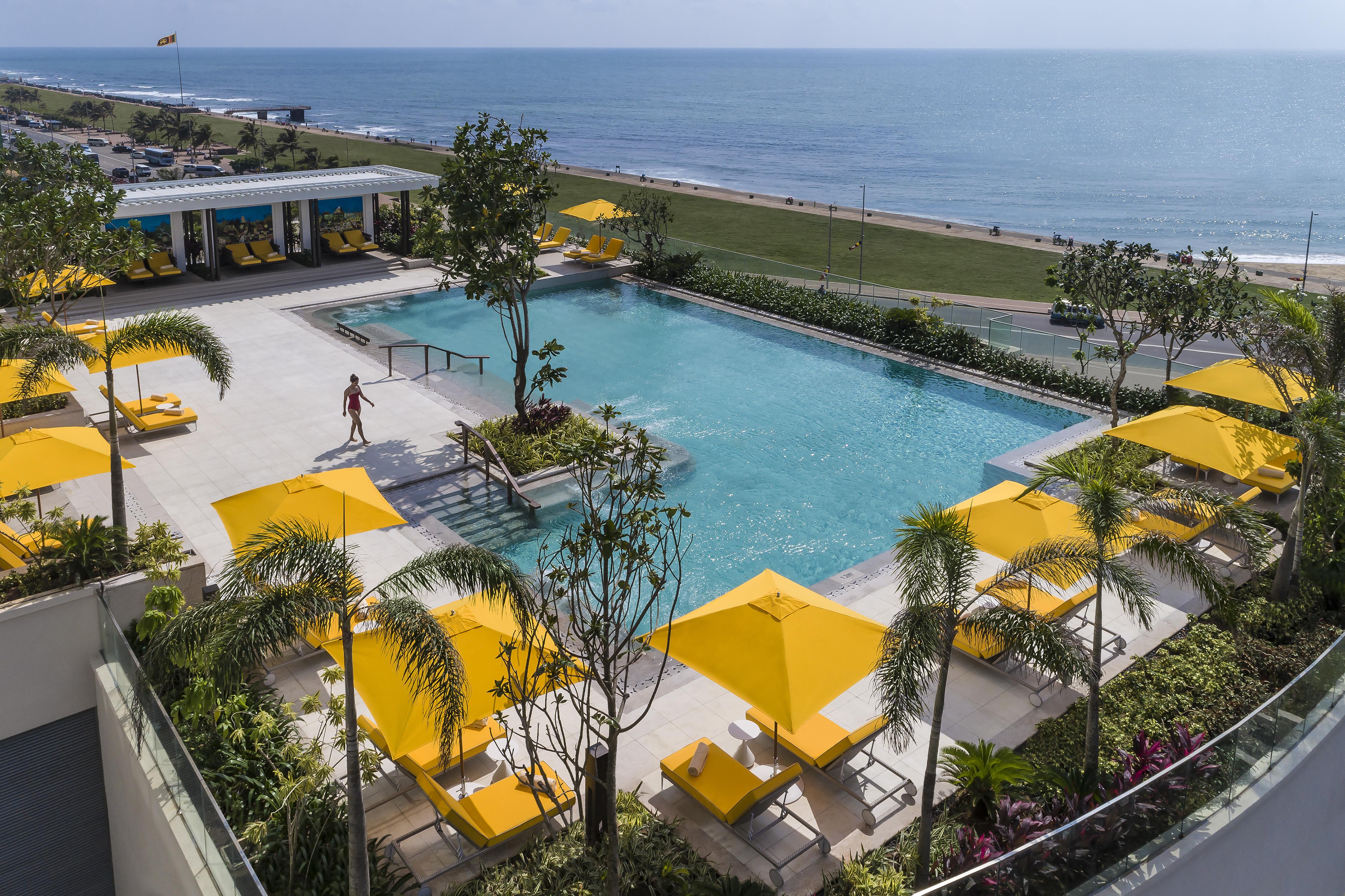 Shangri-La Коломбо Екстер'єр фото The pool at the hotel